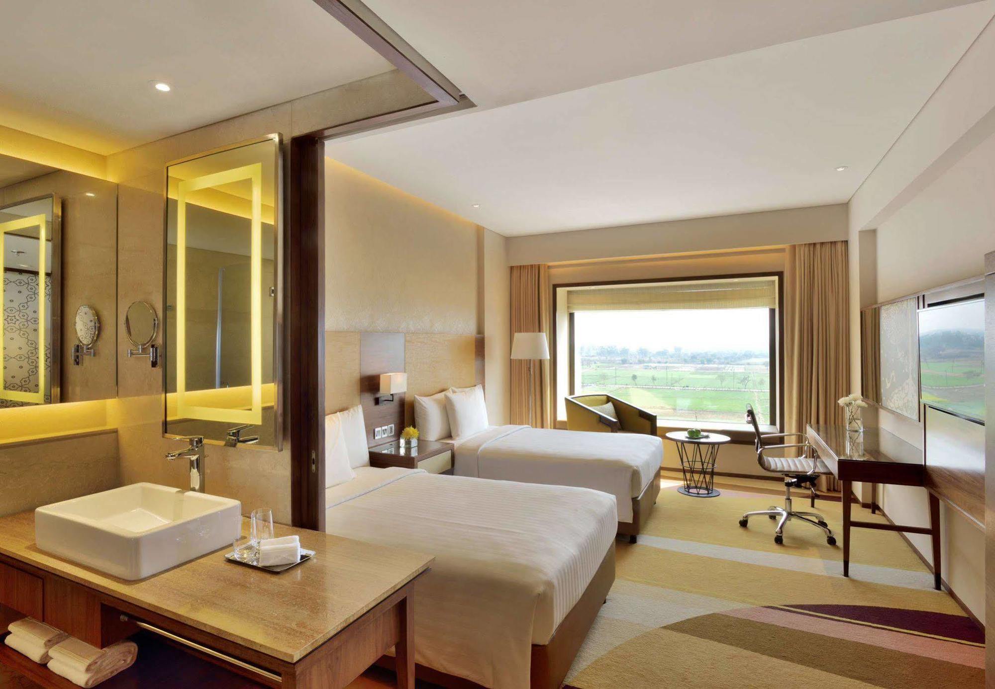 Courtyard By Marriott Raipur Otel Dış mekan fotoğraf
