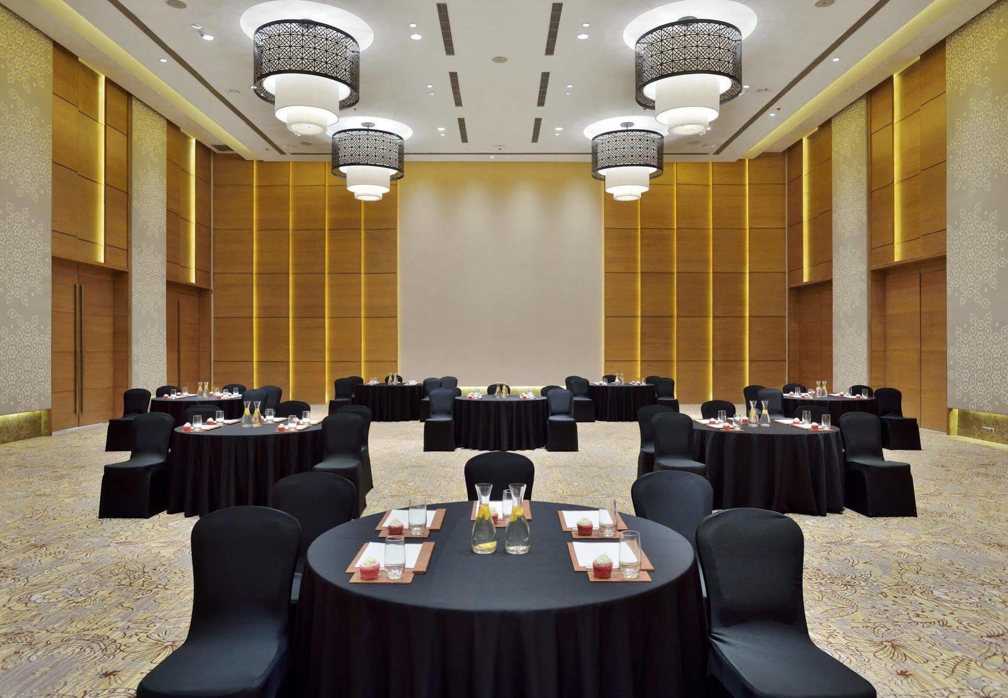 Courtyard By Marriott Raipur Otel Dış mekan fotoğraf
